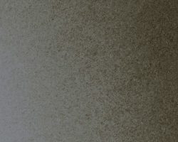 PVD-beschichteter Edelstahl in Schwarz mit gleichmäßiger matter Vibrationsfläche