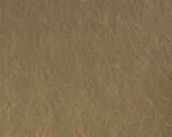 Fein strukturierte Messingoberfläche in einem warmen Farbton