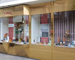 Fassadenverkleidung aus PVD-beschichtetem Edelstahl in Goldoptik